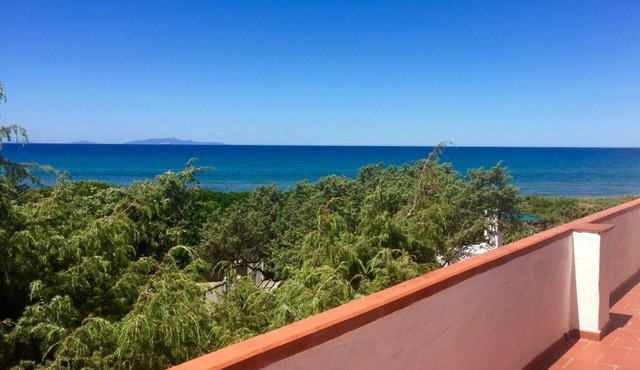 Villa Oleandro. A few steps from the sea, with garden and sea view. in Eden Beach
