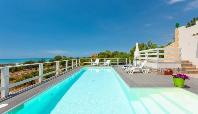 Villa Renzo - Four Bedroom Villa, Sleeps 8 in Scicli