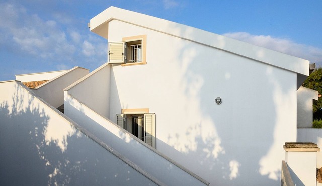 VILLA SOLE WITH DIRECT ACCESS TO THE FINISH SAND BEACH AND THE SEA in ISPICA