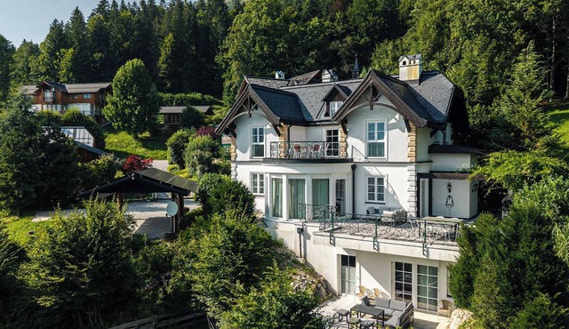 Villa Victoria | Sauna | Parking | Garden in Fischerndorf