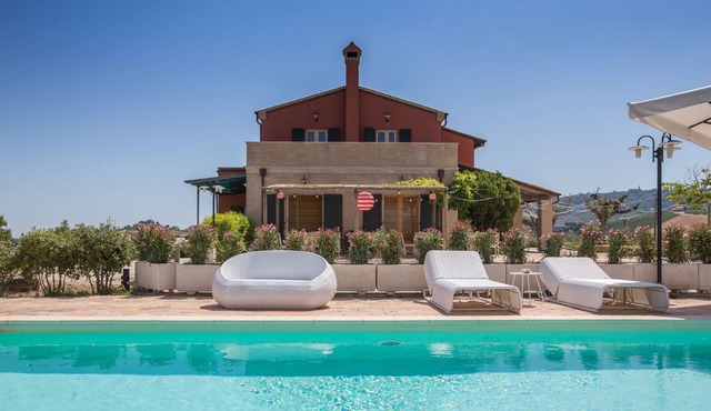 Villa with pool and wellness area in the hills of Ripatransone, 20 minutes from the Adriatic coast in Ripatransone