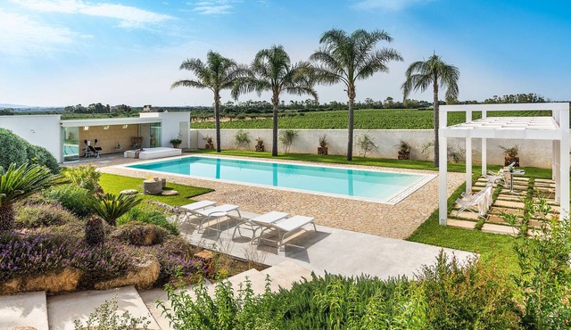 Villa with pool just a few minutes’ drive away from the beautiful beach of Marausa Lido, Trapani, Sicily - 10 pax in Misiliscemi