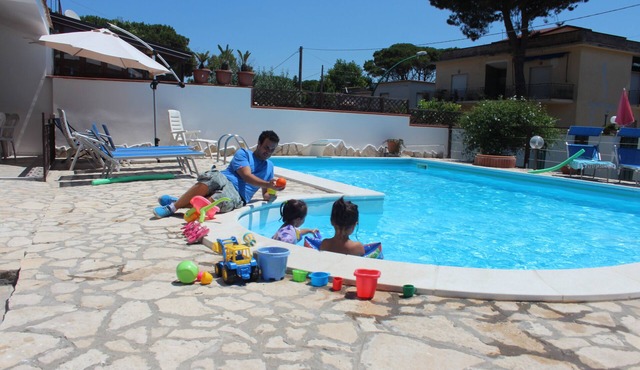 Villa with Pool Naples Sea Beach Garden vacation private park. 13persone in napoli