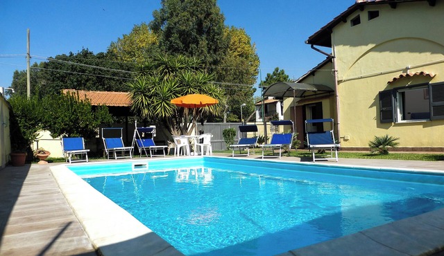 Villa with private pool and garden, not far from the sea in Castel Volturno