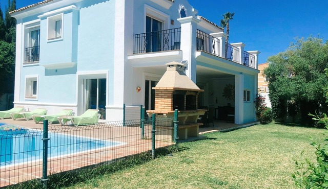 Villa with private infinity pool close to Port in AN