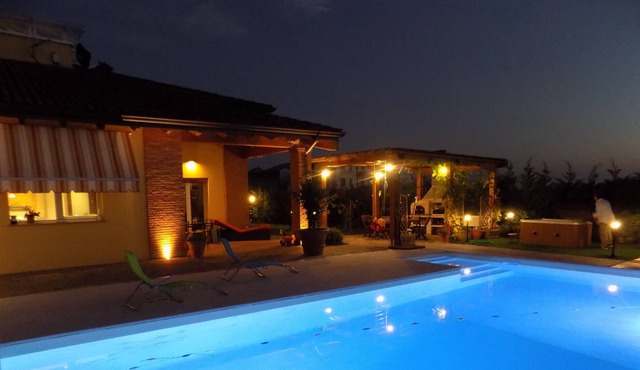 villa with swimming pool and Spa in Parma