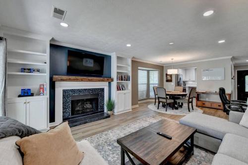 Walk to Avalon or Downtown 3 in Alpharetta