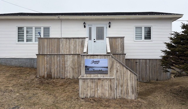 Water View and 15 minutes away from most popular attractions. in Trinity Bay North