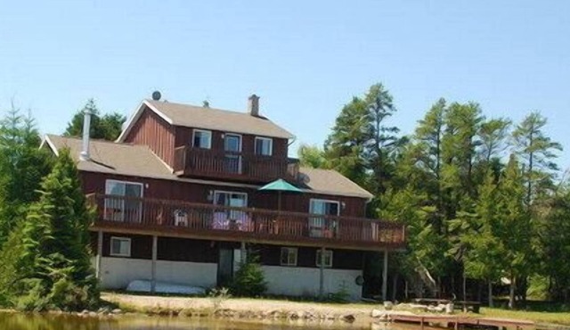 Waterfront Executive Cottage - Bruce Peninsula in Tobermory