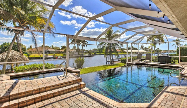 Waterfront Pool & Spa: Relaxing Cape Coral Retreat in Cape Coral