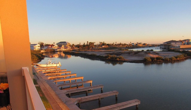 WATERFRONT ROMANTIC GETAWAY! Instant Savings! in Port Isabel