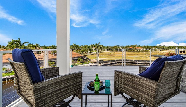 Waterfront Siren Luxe Cape Coral Escape: Dive into Bliss - The Nauti Mermaid - Roelens in Cape Coral