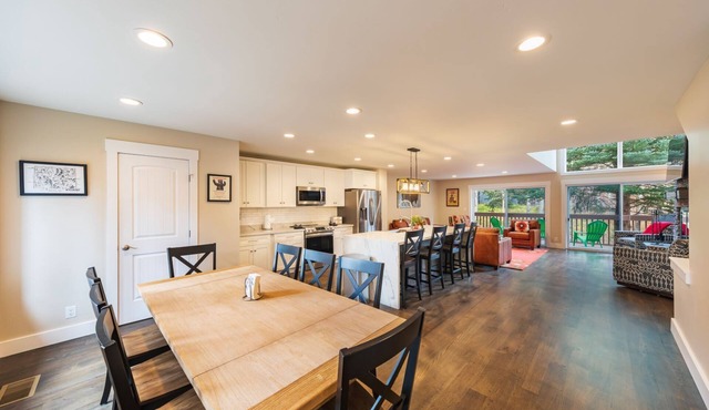 Wind River 6: Beautifully Renovated Townhome - Walk to Lift in Teton Village