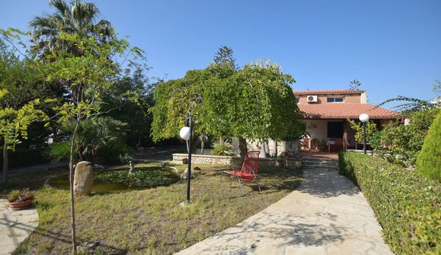 Wonderful private villa for 7 people with WIFI, A/C, hot tub, TV and patio in Marina Di Modica