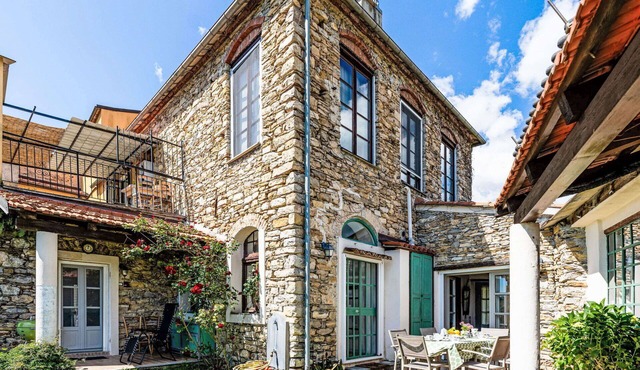 Wonderful private villa for 7 guests with WIFI, pets allowed and panoramic view in Dolcedo
