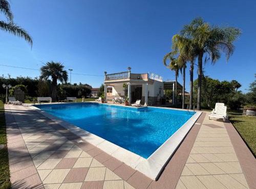 Zeus Depandance in Villa con piscina in Syracuse