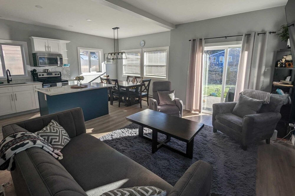 Photo of Livingroom in Shawnigan Lake