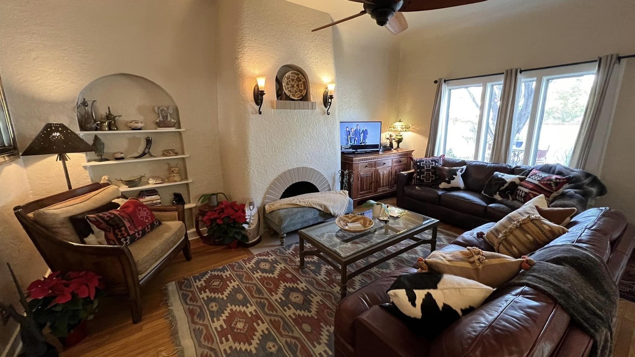 Photo of Livingroom in Sam Hughes