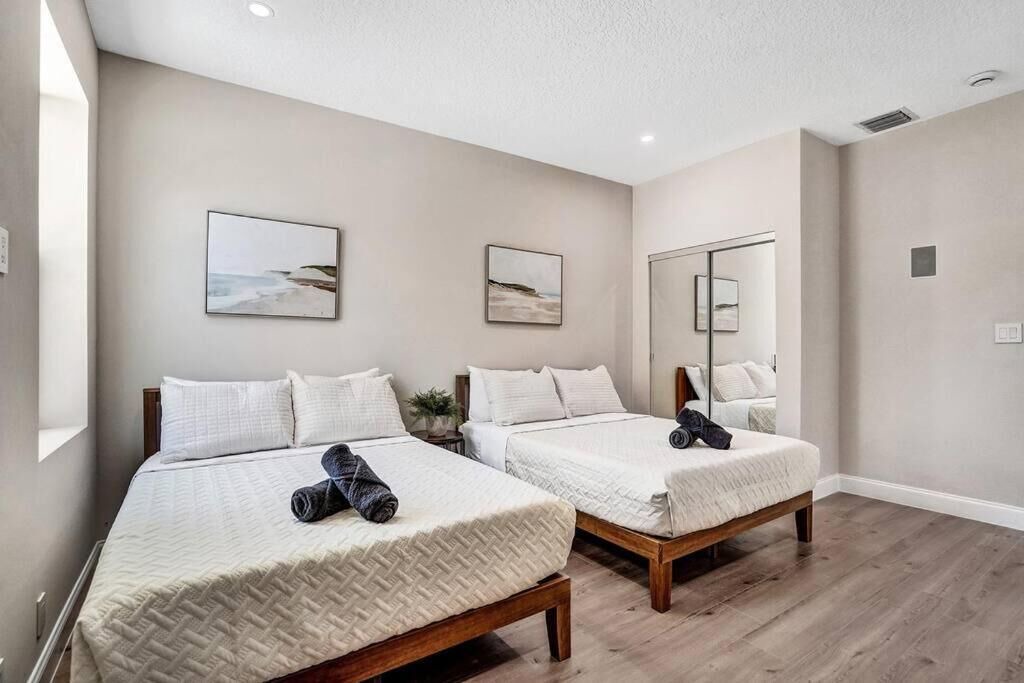 Photo of Bedroom in Hollywood Lakes