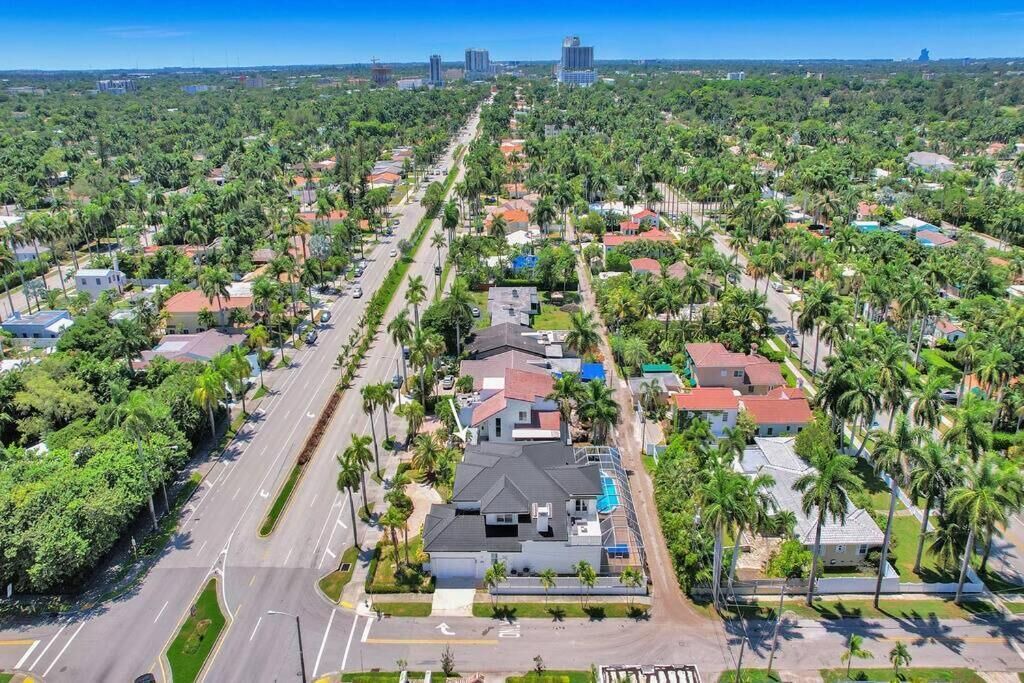 Photo of Outdoor in Hollywood Lakes