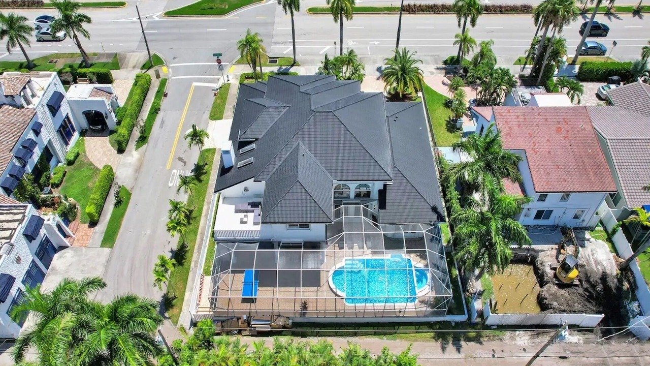 Photo of Outdoor in Hollywood Lakes