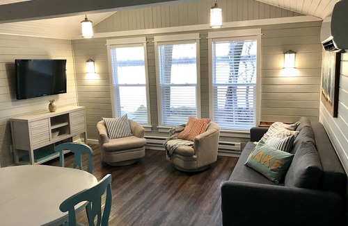 Underwood Cabin | Summer Getaway ☀️ Clean & clear 🧘 Sunset 🌅 Located Pickerel Lake Maine Twp