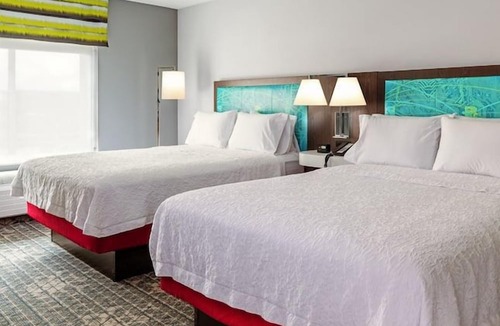 Tigard House | Look No Further! 3 Classy Units, Indoor Pool, Free Parking and Breakfast