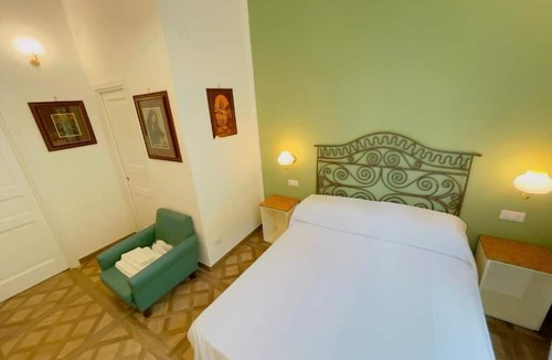 Meta Bed & Breakfast | De Vivo Realty - Coco's Apartments