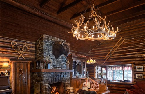 Castle Junction Cabin | Storm Mountain Lodge Cabins & Dining
