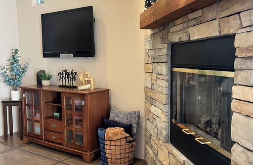Sam Hughes House | The 1st Place - Beautiful and spacious 5 bedroom home next to U of A.