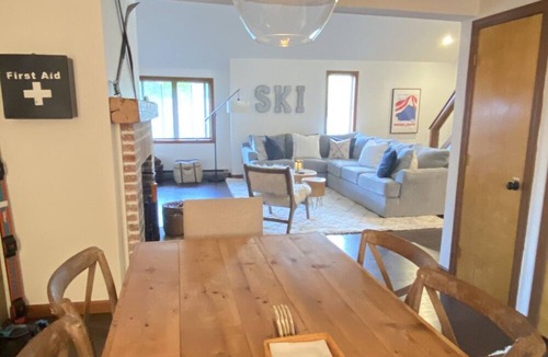 West Dover Condo | Basecamp Mount Snow + Modern & Perfect for 2 families + 5 min. to ski mountain!