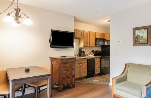 Gatlinburg Villa | Gatlinburg | Smoky Hideaway | Pool, Hot Tub & Outdoor Fun