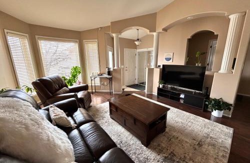 Saskatoon House | Saskatoon Lashyn Cove Homestay
