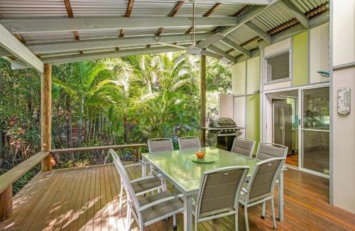 Rainbow Beach House | 2 Naiad Court Rainbow Shores. Walk to beach. Pets welcome. Wifi