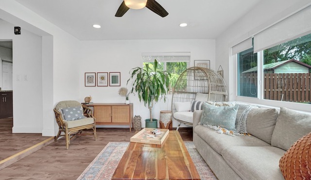 Hollywood Luxurious Villa w Heated Pool in Hollywood