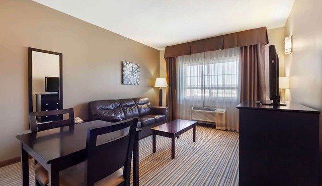 Best Western Plus Peace River Hotel & Suites in Peace River