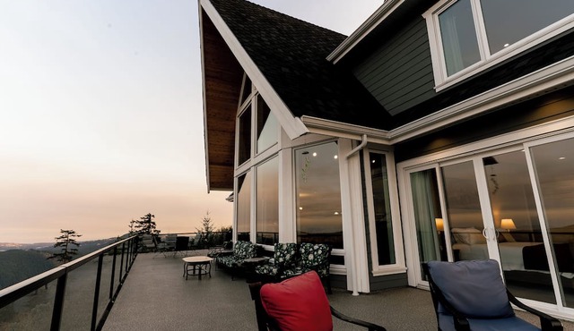 Blue Horizon Mountain Retreat B&B in Shawnigan Lake