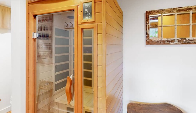 Stunning dog-friendly home with board games, sauna, balcony, gas grill, & deck in Newfane