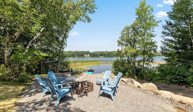 Create Lasting Memories: Stay at our Cozy 4-Bedroom Cabin on a Small Lake in Longville