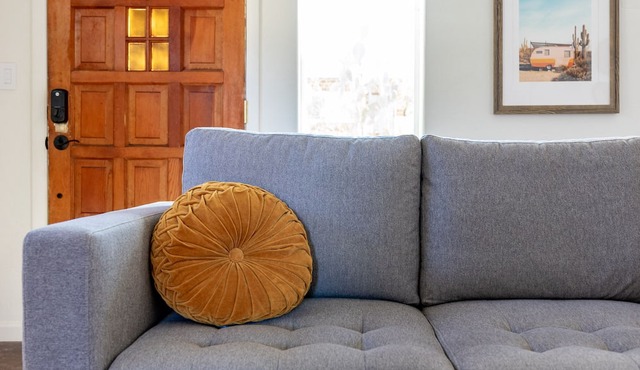 Hues Casita - Airy Studio Near U of A in Tucson