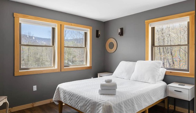 Modern Retreat with Apartment and Mountain Views! in Waitsfield
