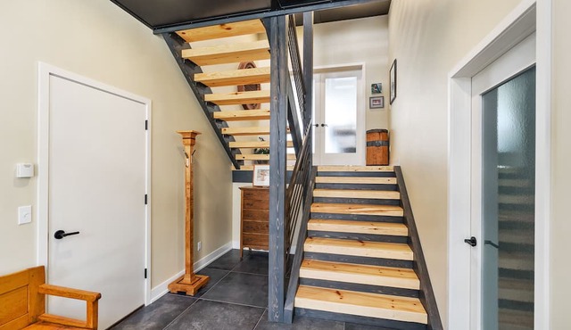 Waterfront 2 BR, 1 BA, firepit, & roofdeck for panoramic views of Lake Superior in Two Harbors