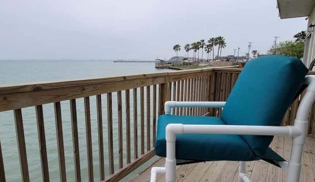 New Waterfront Bungalow * Fishermans Paradise (Bungalow Tarvana) by RedAwning in Port Isabel