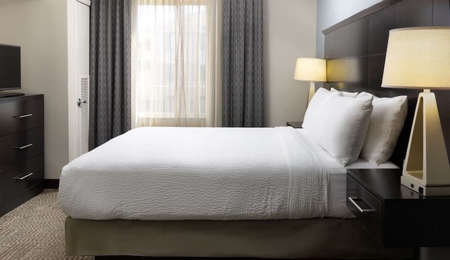 Accessible 1-Bedroom Suite in Folsom, CA in Folsom