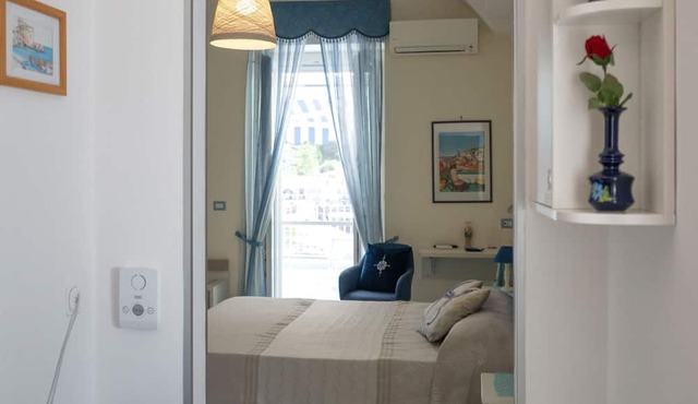 Libeccio - flat with terrace & sea view, perfect for up to 3 guests in Maiori