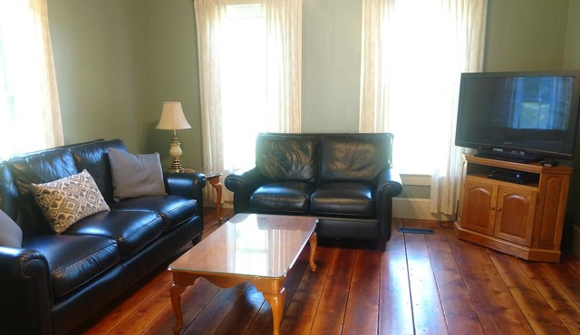 1855 Farmhouse l Fully Restored with 5 Bedrooms - Family and Pet Friendly in Irasburg
