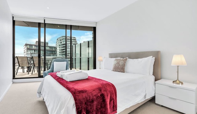 Melbourne Lifestyle Apartments - Best Views on Collins in Docklands