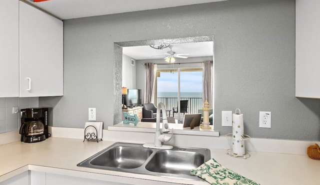 Oceanfront Penthouse w/Wraparound Balcony & 3 Pools in Palm Coast
