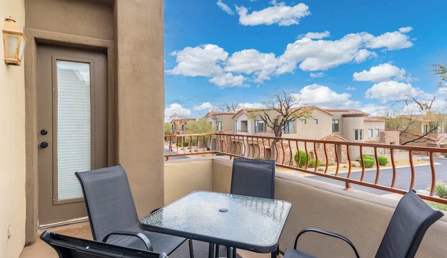 Stylish 2BR and 2BA Private Condo Getaway in Scottsdale