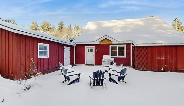 Comfortable condo w/mountain & ski views, central a/c, shared patio & BBQ in Waitsfield